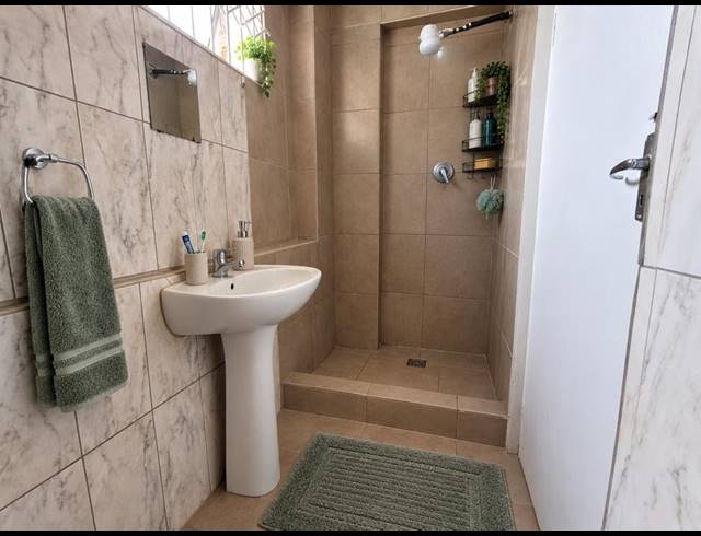 1 BEDROOM PROPERTY TO RENT IN MEREWENT